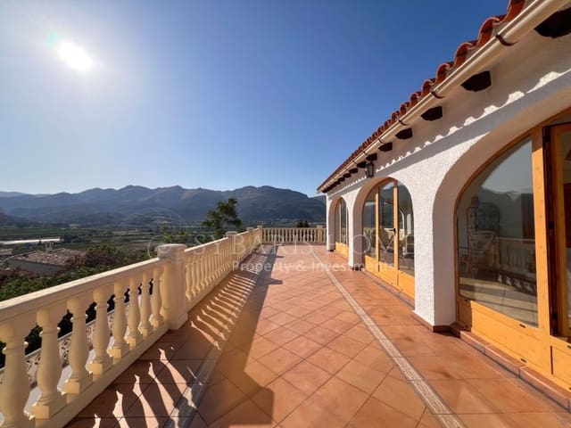 6 sovrum Villa till salu i Orba med pool garage - 690 000 € (Ref: 9129958)