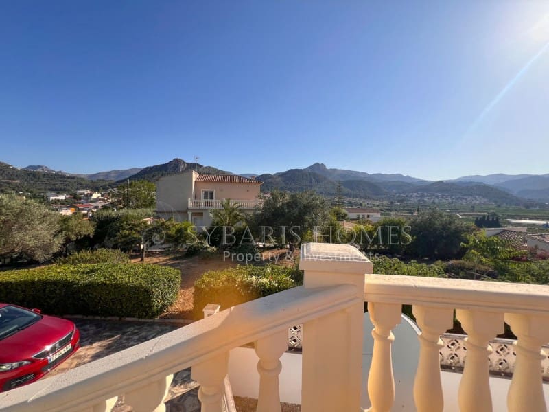 6 soveværelse Villa til salg i Orba med swimmingpool garage - € 690.000 (Ref: 9129958)