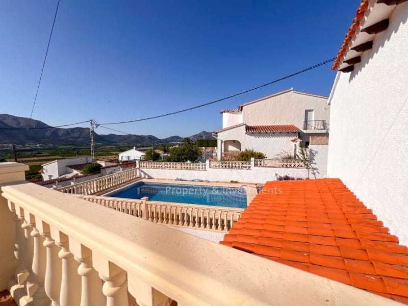 6 soveværelse Villa til salg i Orba med swimmingpool garage - € 690.000 (Ref: 9129958)