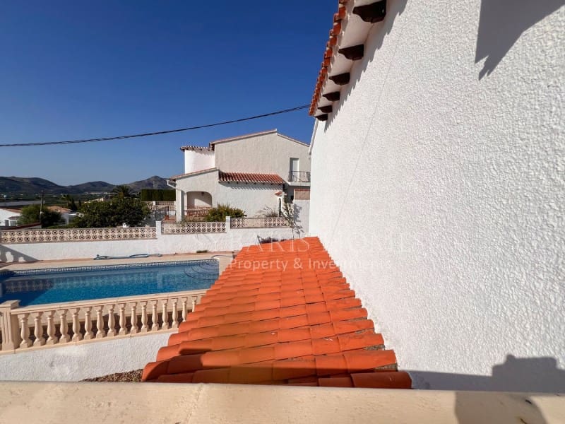 6 soveværelse Villa til salg i Orba med swimmingpool garage - € 690.000 (Ref: 9129958)