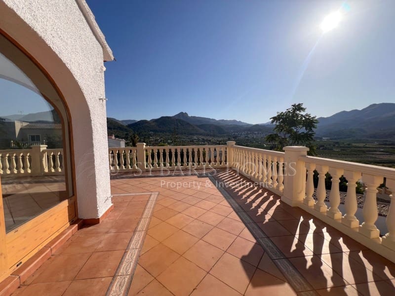 6 soveværelse Villa til salg i Orba med swimmingpool garage - € 690.000 (Ref: 9129958)