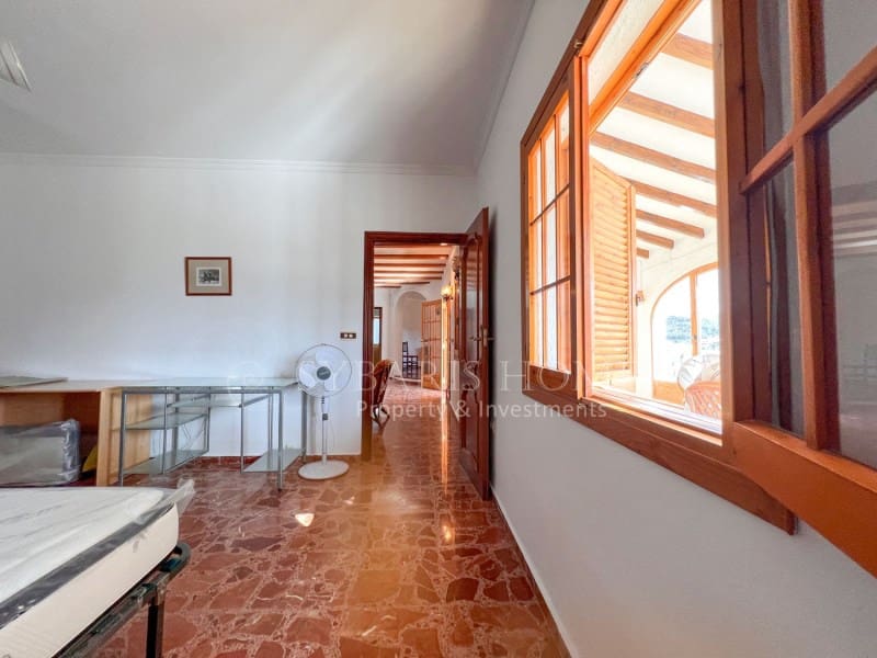 6 soveværelse Villa til salg i Orba med swimmingpool garage - € 690.000 (Ref: 9129958)