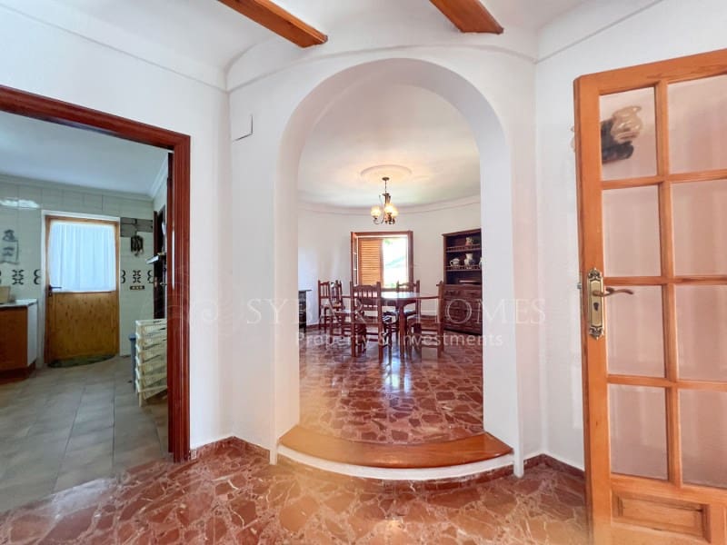 6 soveværelse Villa til salg i Orba med swimmingpool garage - € 690.000 (Ref: 9129958)