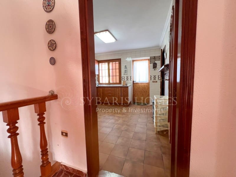 6 soveværelse Villa til salg i Orba med swimmingpool garage - € 690.000 (Ref: 9129958)