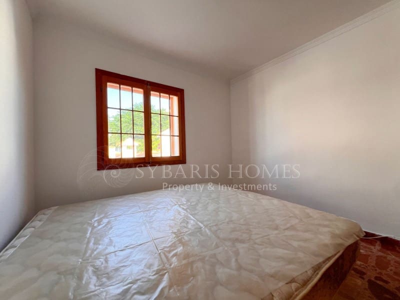 6 soveværelse Villa til salg i Orba med swimmingpool garage - € 690.000 (Ref: 9129958)