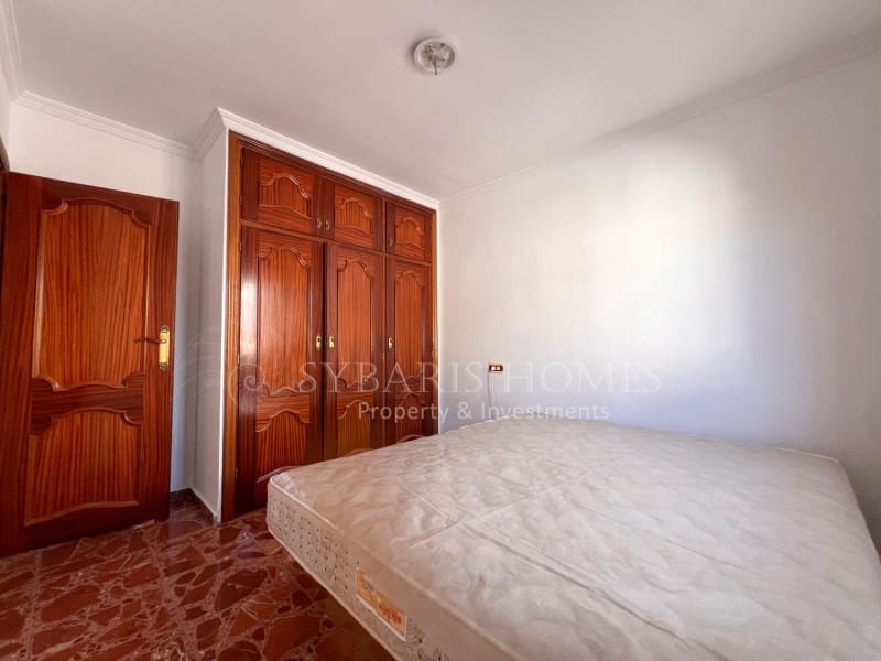 6 soveværelse Villa til salg i Orba med swimmingpool garage - € 690.000 (Ref: 9129958)