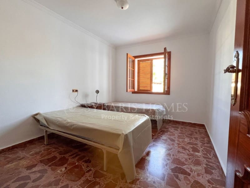 6 soveværelse Villa til salg i Orba med swimmingpool garage - € 690.000 (Ref: 9129958)