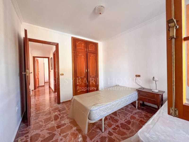 6 soveværelse Villa til salg i Orba med swimmingpool garage - € 690.000 (Ref: 9129958)