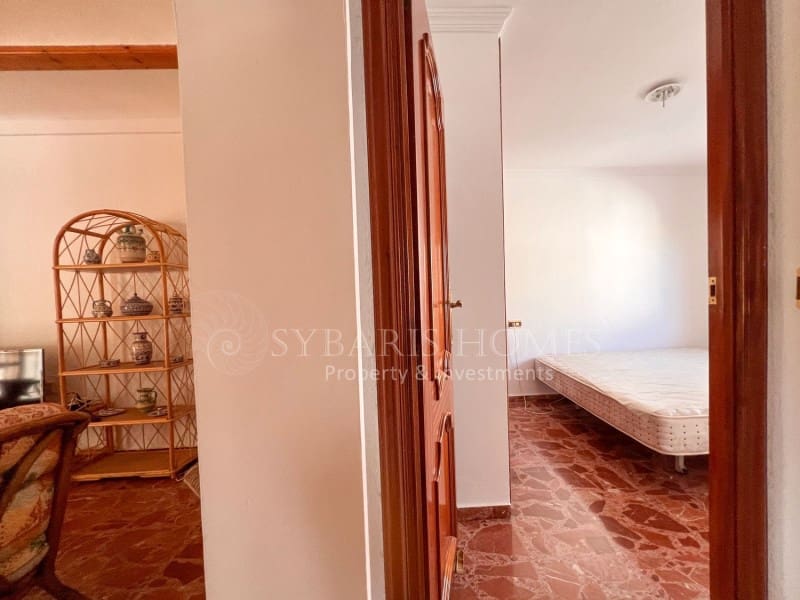 6 soveværelse Villa til salg i Orba med swimmingpool garage - € 690.000 (Ref: 9129958)