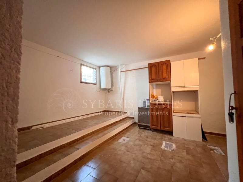 6 soveværelse Villa til salg i Orba med swimmingpool garage - € 690.000 (Ref: 9129958)