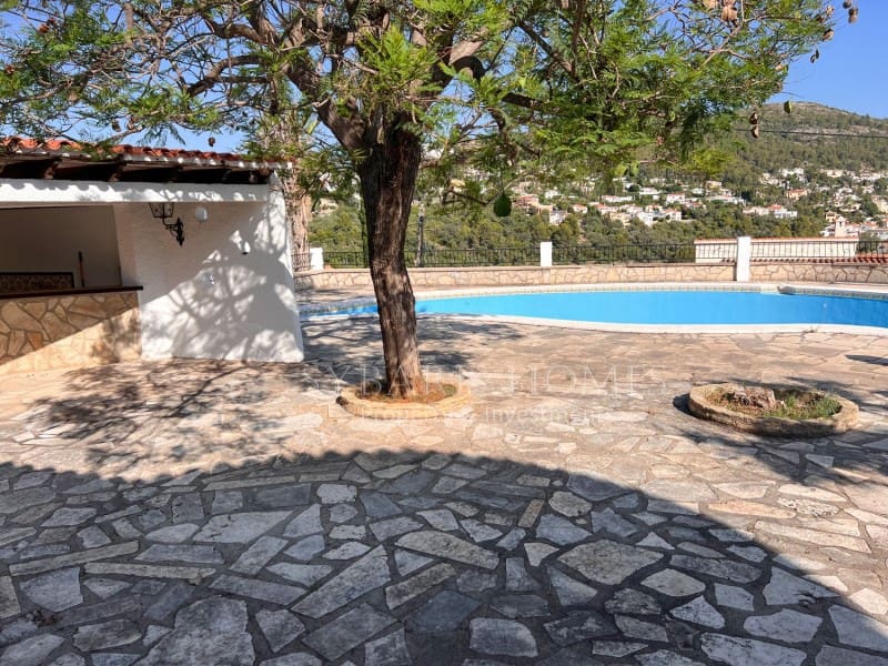 6 soveværelse Villa til salg i Orba med swimmingpool garage - € 690.000 (Ref: 9129958)