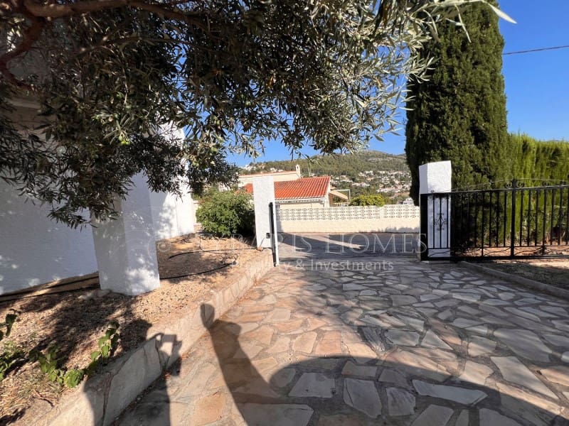 6 soveværelse Villa til salg i Orba med swimmingpool garage - € 690.000 (Ref: 9129958)