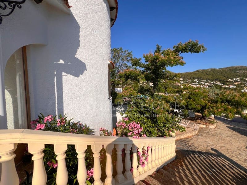 6 soveværelse Villa til salg i Orba med swimmingpool garage - € 690.000 (Ref: 9129958)