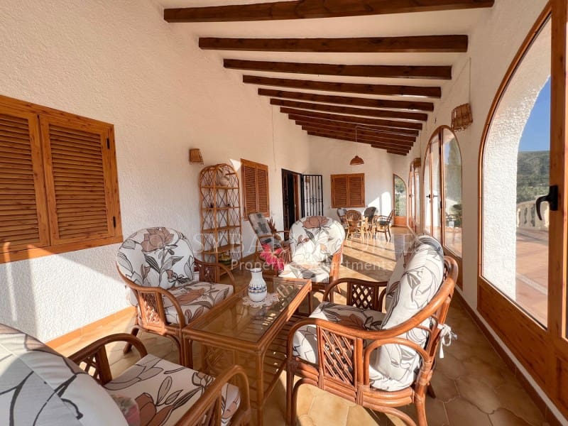 6 soveværelse Villa til salg i Orba med swimmingpool garage - € 690.000 (Ref: 9129958)