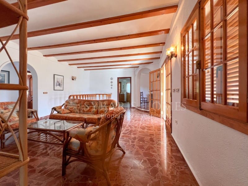 6 soveværelse Villa til salg i Orba med swimmingpool garage - € 690.000 (Ref: 9129958)