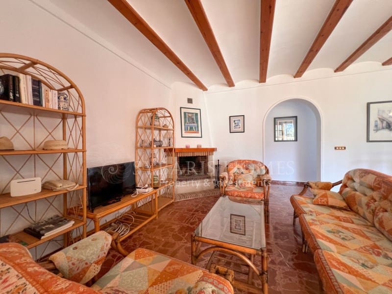 6 soveværelse Villa til salg i Orba med swimmingpool garage - € 690.000 (Ref: 9129958)