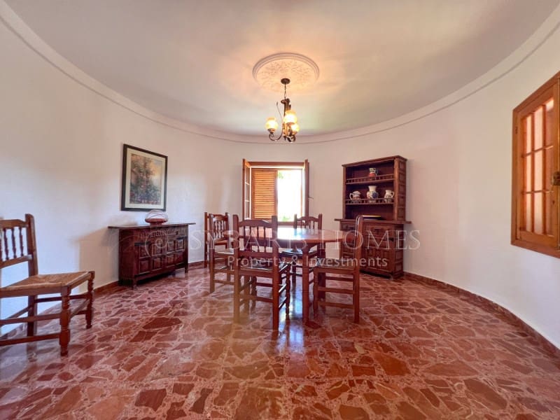 6 soveværelse Villa til salg i Orba med swimmingpool garage - € 690.000 (Ref: 9129958)