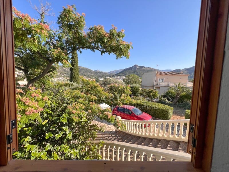 6 soveværelse Villa til salg i Orba med swimmingpool garage - € 690.000 (Ref: 9129958)