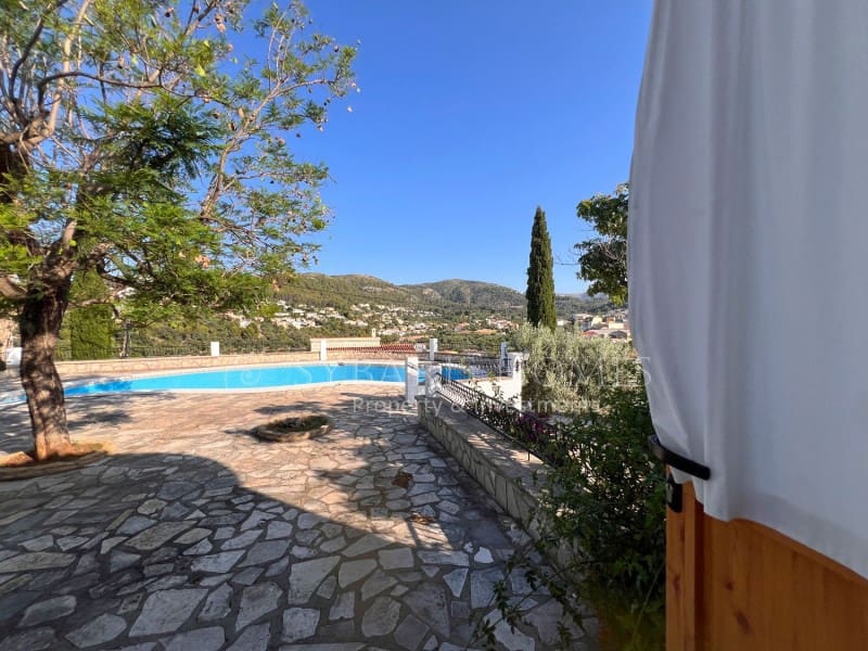 6 soveværelse Villa til salg i Orba med swimmingpool garage - € 690.000 (Ref: 9129958)