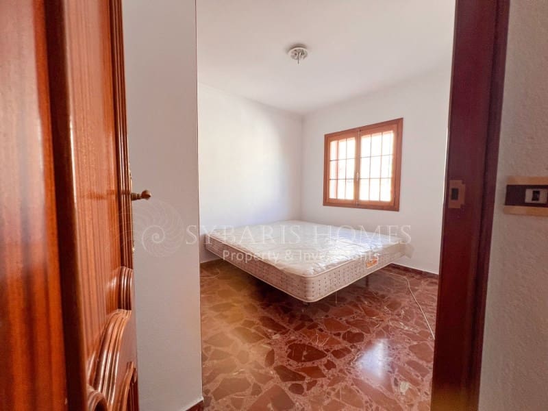 6 soveværelse Villa til salg i Orba med swimmingpool garage - € 690.000 (Ref: 9129958)