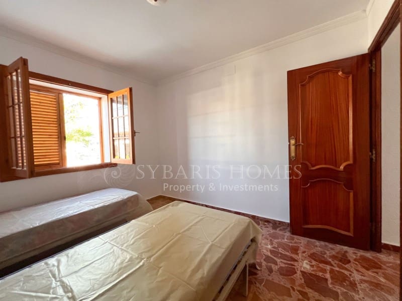 6 soveværelse Villa til salg i Orba med swimmingpool garage - € 690.000 (Ref: 9129958)