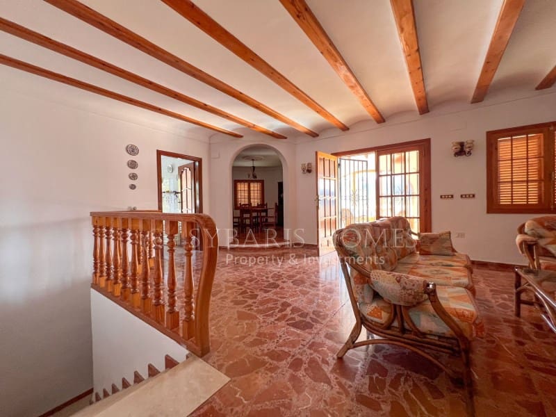 6 soveværelse Villa til salg i Orba med swimmingpool garage - € 690.000 (Ref: 9129958)