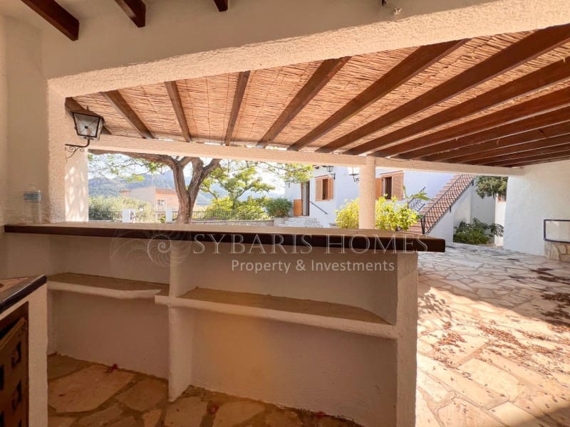 6 soveværelse Villa til salg i Orba med swimmingpool garage - € 690.000 (Ref: 9129958)