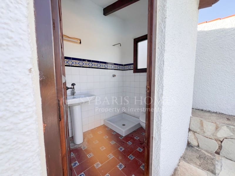 6 soveværelse Villa til salg i Orba med swimmingpool garage - € 690.000 (Ref: 9129958)