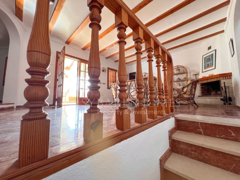 6 soveværelse Villa til salg i Orba med swimmingpool garage - € 690.000 (Ref: 9129958)