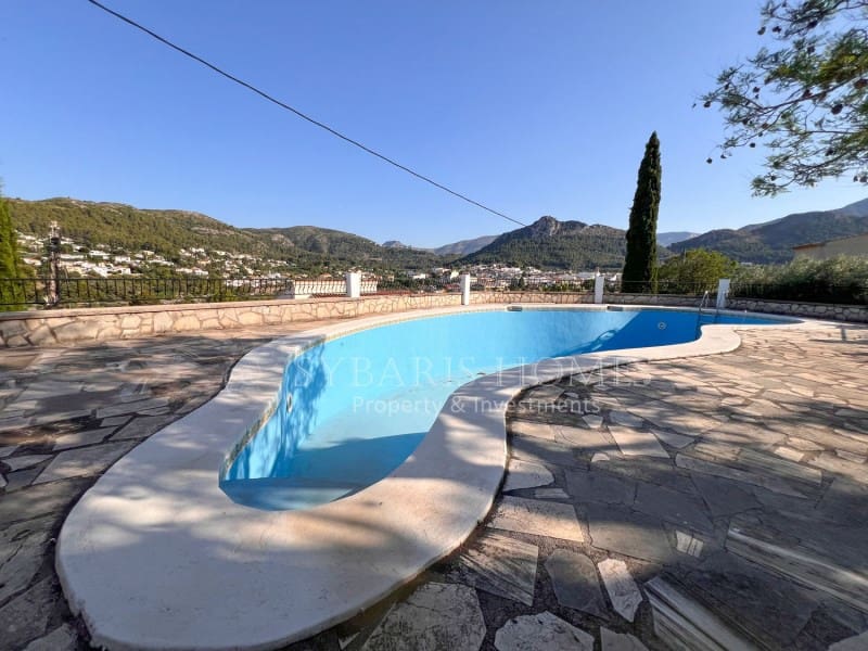 6 soveværelse Villa til salg i Orba med swimmingpool garage - € 690.000 (Ref: 9129958)