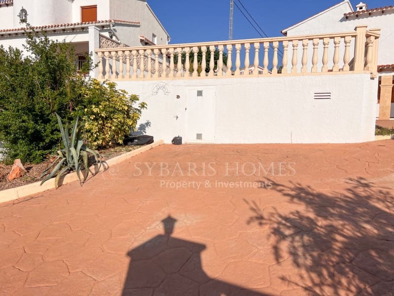 6 soveværelse Villa til salg i Orba med swimmingpool garage - € 690.000 (Ref: 9129958)