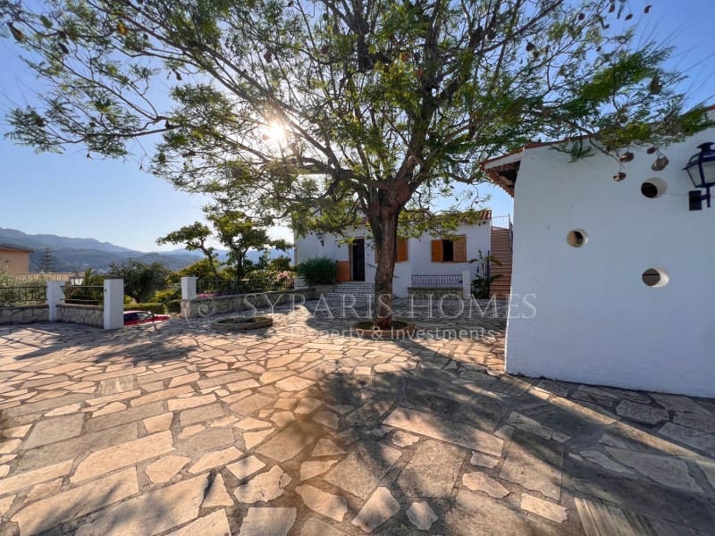 6 soveværelse Villa til salg i Orba med swimmingpool garage - € 690.000 (Ref: 9129958)