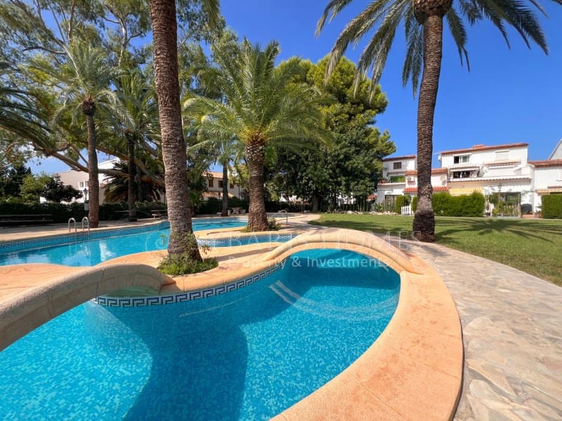 Bungalow de 3 habitaciones en Dénia en venta con piscina - 299.900 € (Ref: 9255494)