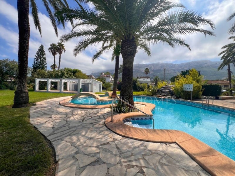 Bungalow de 3 habitaciones en Dénia en venta con piscina - 299.900 € (Ref: 9255494)