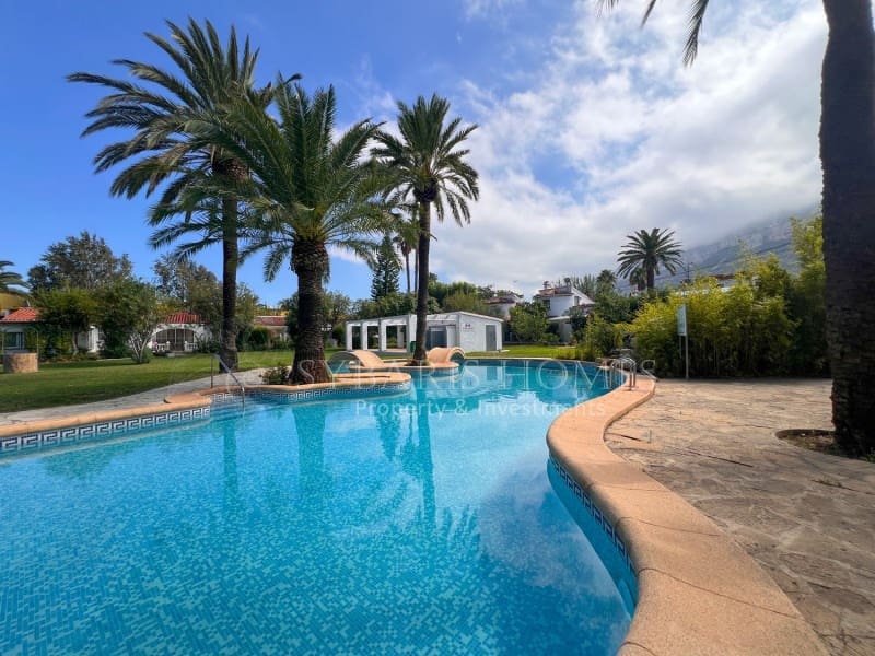 Bungalow de 3 habitaciones en Dénia en venta con piscina - 299.900 € (Ref: 9255494)