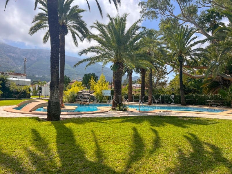 Bungalow de 3 habitaciones en Dénia en venta con piscina - 299.900 € (Ref: 9255494)