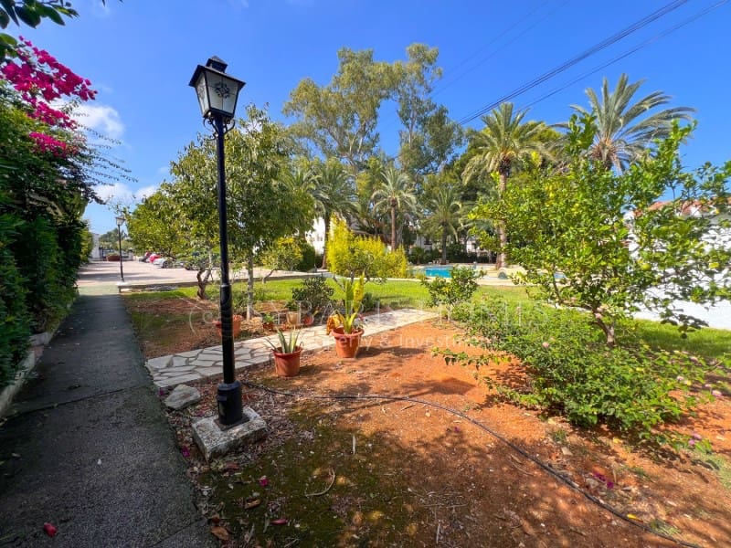 Bungalow de 3 habitaciones en Dénia en venta con piscina - 299.900 € (Ref: 9255494)