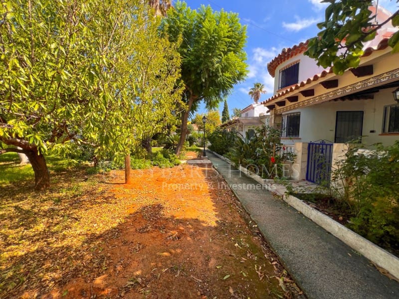 Bungalow de 3 habitaciones en Dénia en venta con piscina - 299.900 € (Ref: 9255494)