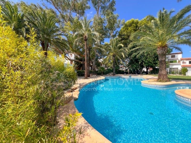 Bungalow de 3 habitaciones en Dénia en venta con piscina - 299.900 € (Ref: 9255494)