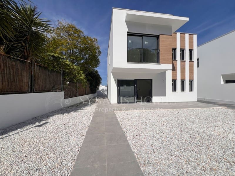 3 sypialnia Willa na sprzedaż w Denia z basenem garażem - 675 000 € (Ref: 9679695)