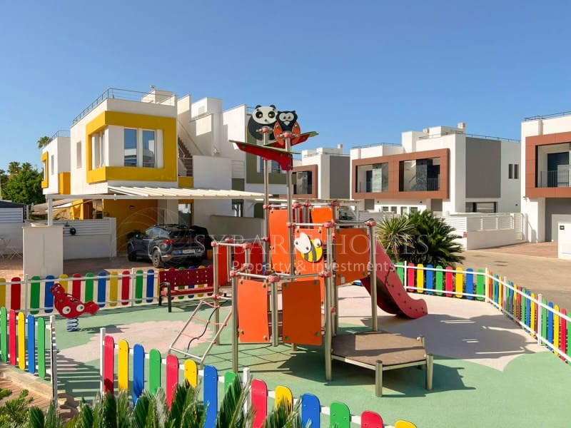 3 sypialnia Willa na sprzedaż w Denia z basenem garażem - 675 000 € (Ref: 9679695)