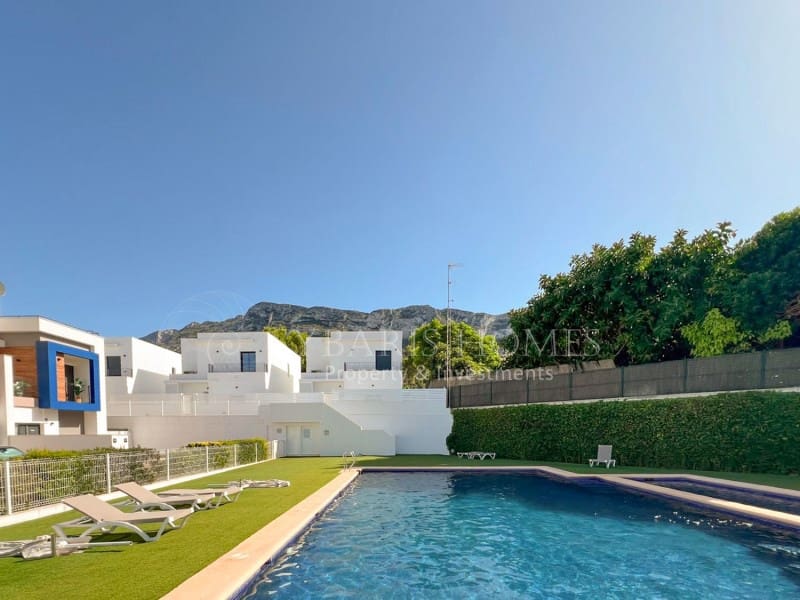 3 sypialnia Willa na sprzedaż w Denia z basenem garażem - 675 000 € (Ref: 9679695)