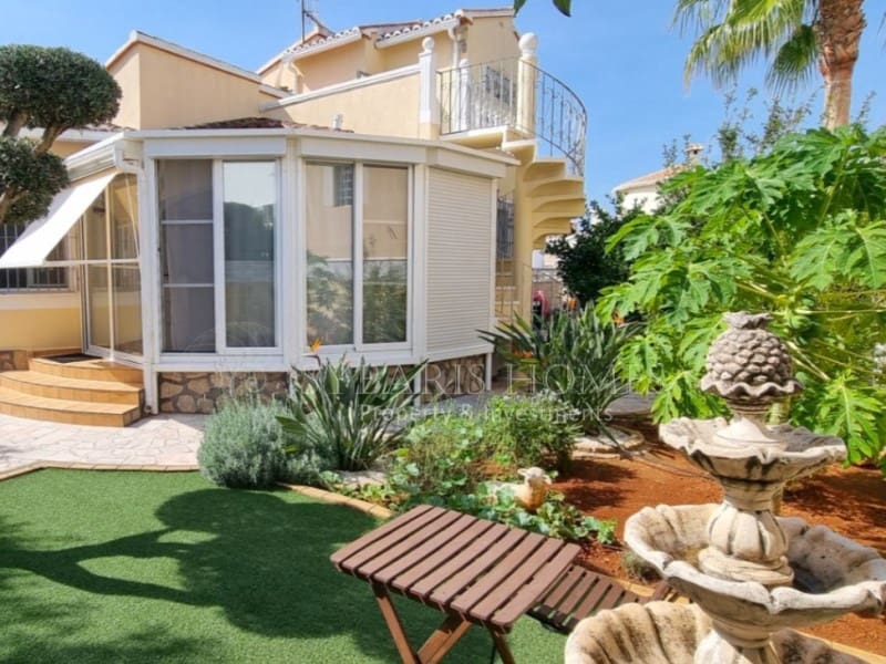 Chalet de 3 habitaciones en Dénia en venta con garaje - 449.000 € (Ref: 9741638)