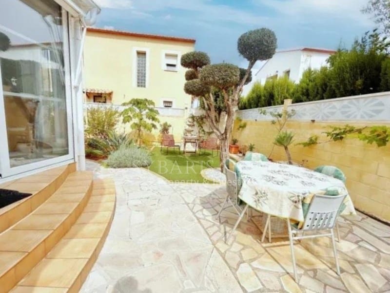 Chalet de 3 habitaciones en Dénia en venta con garaje - 449.000 € (Ref: 9741638)