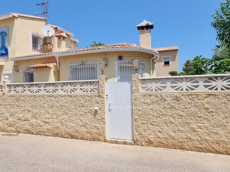 Chalet de 3 habitaciones en Dénia en venta con garaje - 449.000 € (Ref: 9741638)