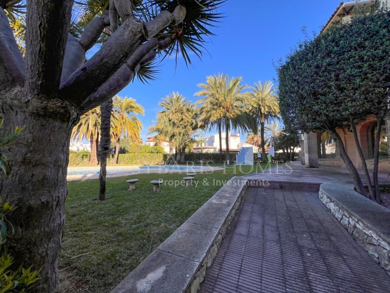 2 bedroom Apartment for sale in Denia with pool - € 270,000 (Ref: 9747750)