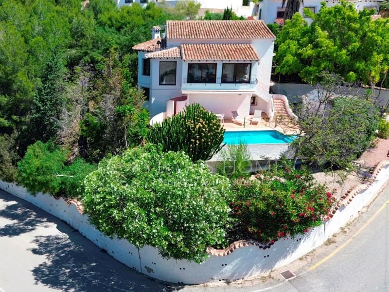 4 soverom Villa til salgs i Benitachell / Benitatxell med svømmebasseng garasje - € 638 000 (Ref: 9845279)