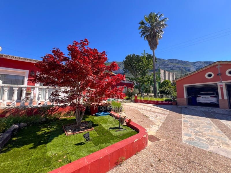 5 sovrum Villa till salu i Denia med pool garage - 1 250 000 € (Ref: 9868428)