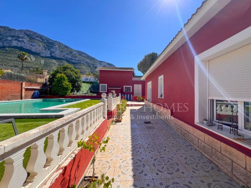 5 sovrum Villa till salu i Denia med pool garage - 1 250 000 € (Ref: 9868428)