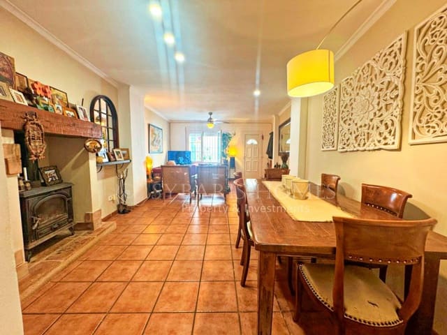 4 bedroom Townhouse for sale in Pedreguer - € 339,000 (Ref: 9894443)